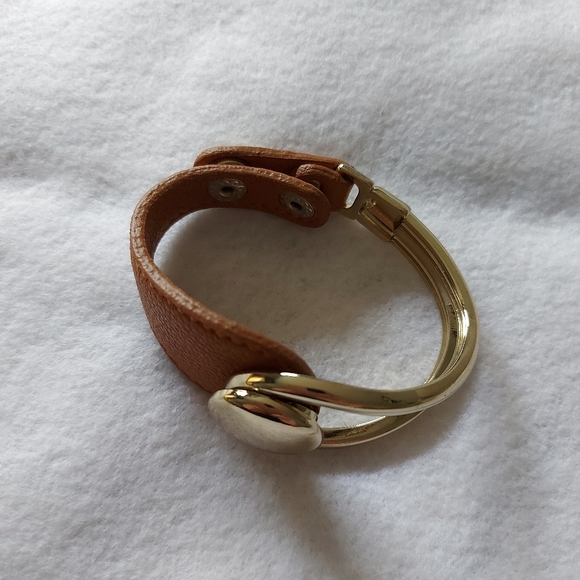 Yik Fung genuine leather clasp bracelet with gold accent - Picture 2 of 7